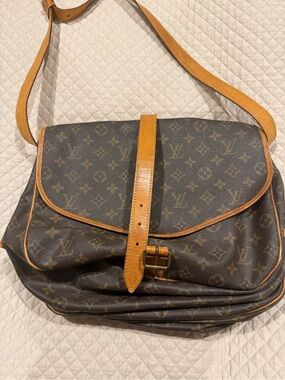 Vintage Louis Vuitton Monogram Canvas Saumur Messenger 35 Bag